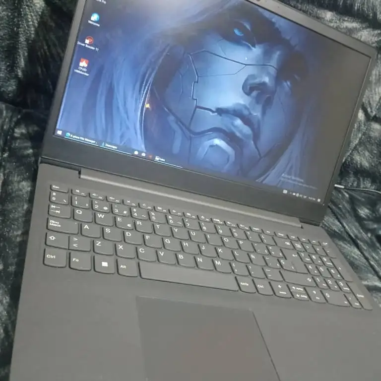 Laptop Lenovo V15-IGL's photo #1